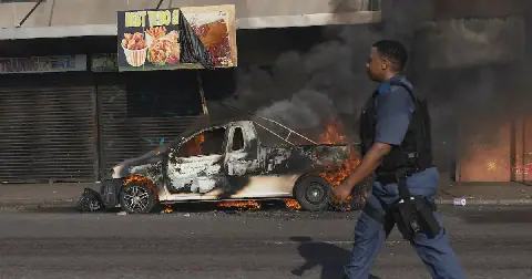 A number of vehicles were set alight and businesses were damaged in Durban’s CBD on Thursday as tensions linked to protests over illegal immigration and the processing of asylum applications escalated into violence. Picture: Sandile Ndlovu