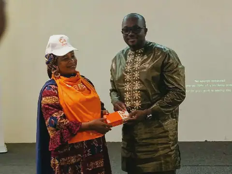 Orange Guinée Empowers Women with Smartphones and Internet Access