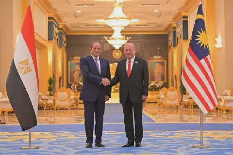 Malaysia King awards President El-Sisi Order of Crown of Realm, country’s highest order