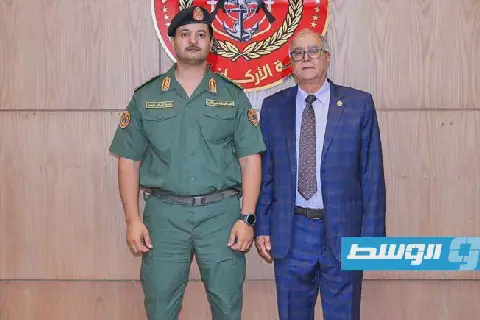 الصالحين يلتقي خالد حفتر في الرجمة ونقاش حول توحيد المؤسسات