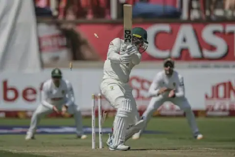 Australia struggle against South Africa quicks in first Test
