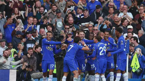 EPL: Chelsea thrashes Bournemouth, Arsenal survives scare as Manchester United drops points