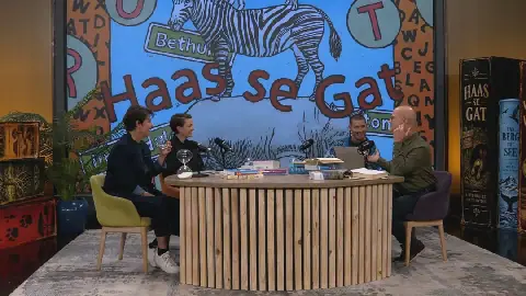 Kabous Meiring, Liesl Gouws, Dean John Smith en Gerhard van Huyssteen in ‘Haas se gat’.