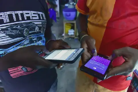 CYBERCRIMINALITÉ : LA POLICE NATIONALE ALERTE SUR UNE VASTE CAMPAGNE D’ARNAQUES CIBLANT LES COMPTES MOBILE MONEY