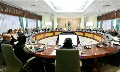 Algerian Government Reviews Key Files Ahead of Local Elections