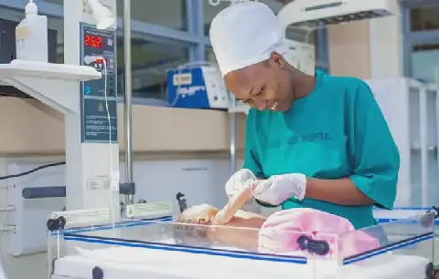 Dar es Salaam Commuter Helps Pregnant Woman in Labour on Bus