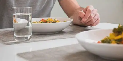 Late-night eating linked to increased risk of liver disease