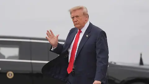 Trump Calls for Change in Ukrainian Leadership Amid Russia Fuel Agreement Controversy