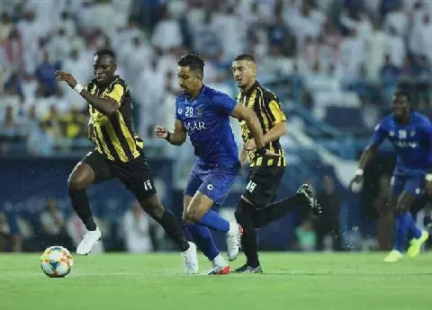 Egyptian Fans Watch as Al-Hilal Defeats Al-Ittihad 3-2 in Saudi Pro League