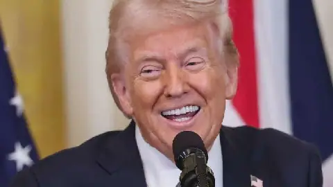 Trump tells supporters he can say 'stupid things' and they will clap