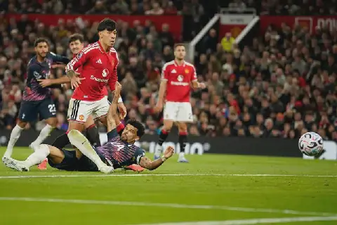 Tottenham Snatches Draw Against Manchester United
