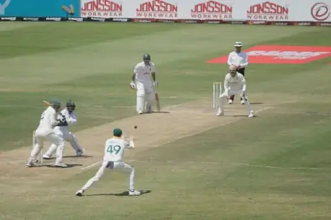 Smith breaks fielding record as Australia take first innings lead