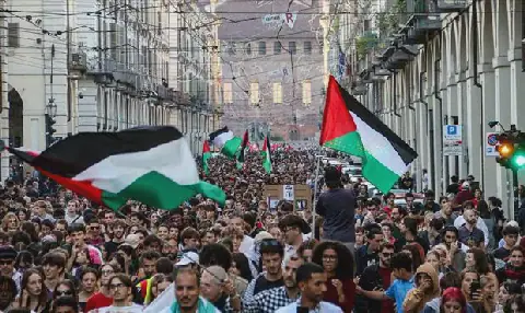 تظاهرات ضخمة تجوب 50 مدينة إيطالية دعما لفلسطين ضد الإبادة الإسرائيلية