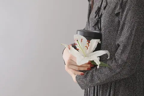 Choosing Between Burial and Cremation: A Guide for Families