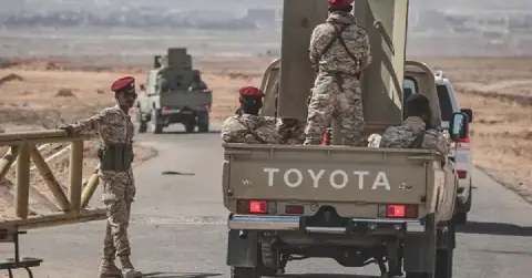 Yemeni Government Forces Launch Airstrikes on Houthi Sites in Sanaa