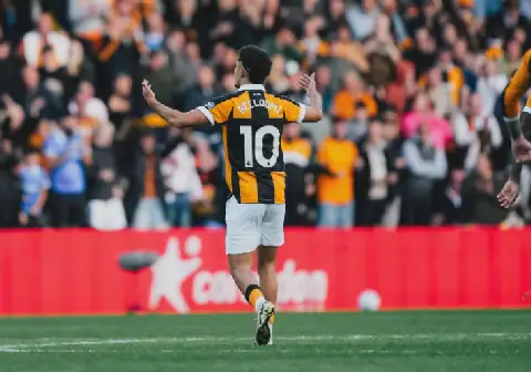 Algerian Footballer Belalomi Shines in English Premier League