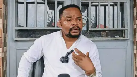 Interdiction des embarcations en bois : un acteur politique sensibilise la population à Mbandaka