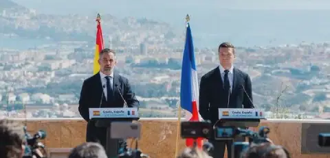Ceuta : Jordan Bardella, président du RN, et Santiago Abascal, chef de Vox, défendent une politique migratoire plus stricte