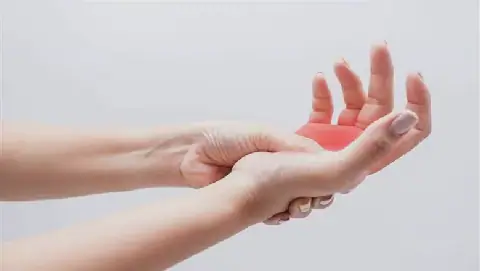 Morning Hand Numbness May Indicate Neck Vertebrae Issues
