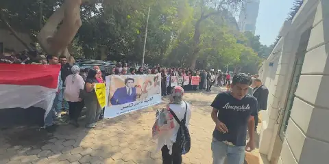 Egyptian Nationals Protest Outside Dutch Embassy in Cairo Over Arrest of Community Leader