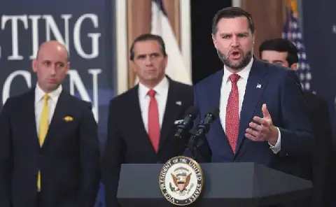 États-Unis : Microsoft, Adobe et plusieurs géants de la tech suspendus d’un programme d’immigration