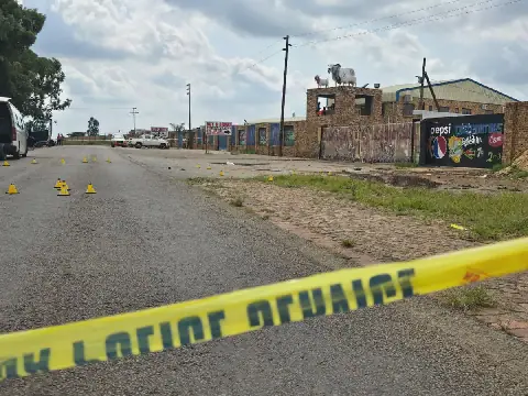 Een in hof ná massaskietery in Lwandle