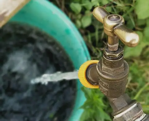 Stryd oor waterheffings verder gevat