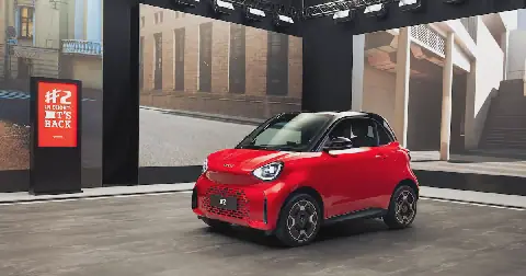 The new smart #2 is still the cute city car with two-tone body colours and 2,746mm total length. Picture: Smart