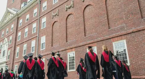 Royaume-Uni : Des universités restreignent les admissions d’étudiants nigérians, pakistanais et bangladais