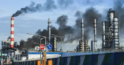 US Pressures Ukraine to Protect Russian Oil Refineries