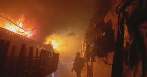 Fire destroys 400-year-old Parisian market