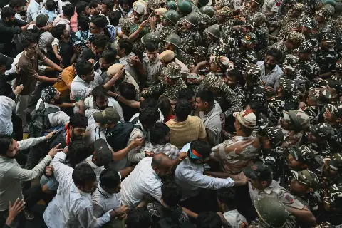 India detains top ‘cockroach’ leaders after flash protest