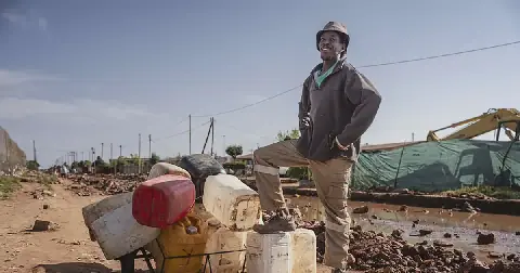 Boikhutso resident Kabelo Molefe makes a living fetching water for other residents, charging between R5 and R7 for a bucket of 20 or 25 litres. Photos: Ihsaan Haffejee