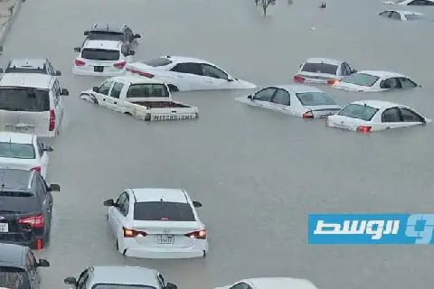 أمطار غزيرة تغرق شوارع طرابلس وتحاصر سيارات على الطريق السريع