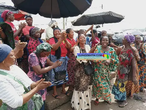 Women Vendors Protest Against Market Management in Guinea's Kissosso