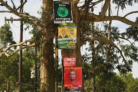 Verkiesingsplakkate vir ’n tussenverkiesing in KwaZulu-Natal.