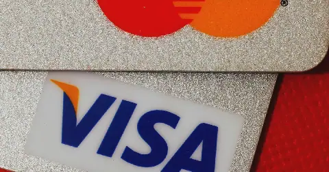 The Chinese central bank, together with the nation’s top banking regulator, will review the application and, if it approves, issue a bank card clearing business license. Picture: Reuters/Bobby Yip