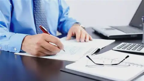 Egypt's Civil Service Law outlines 8 potential penalties for employees