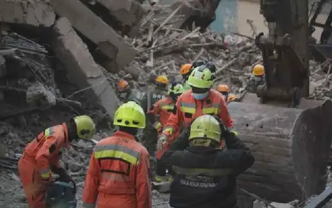 Several feared trapped in Eastleigh building collapse