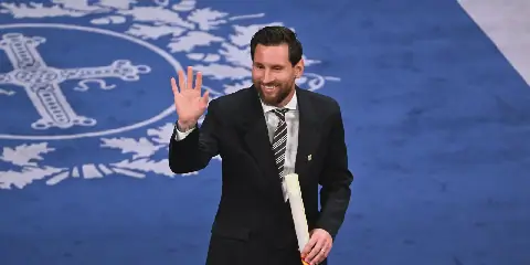 Messi receives top Spanish award from heir to throne