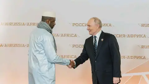 Moscou : le Président Assimi GOÏTA reçu au Kremlin par Vladimir Poutine