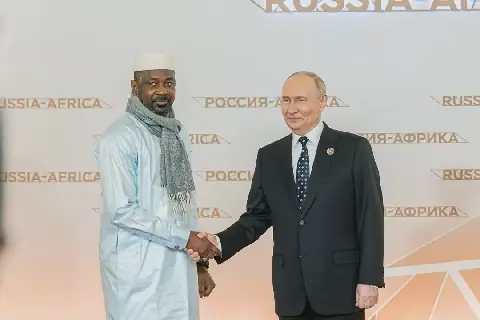 Sommet Russie-Afrique : le Président Assimi Goïta reçu par Vladimir Poutine au Kremlin