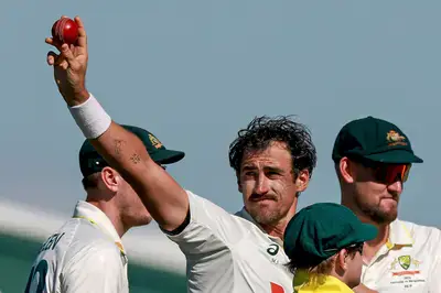 A devatating spell of fast bowling saw paceman Mitchell Starc take six wickets during Australia's fightback against South Africa on day one of the third Test at Newlands on Tuesday