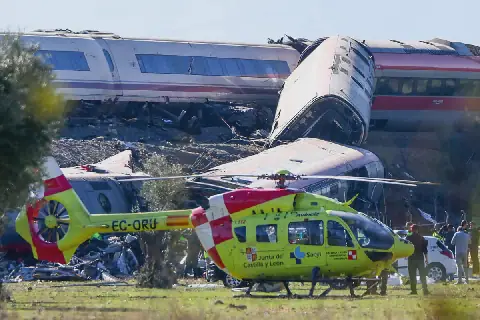 Tragédia ferroviária em Espanha: dezenas de mortos em acidente de alta velocidade