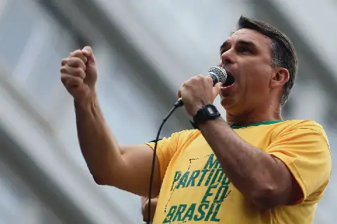 Flávio Bolsonaro Flee to US Amid Corruption Allegations