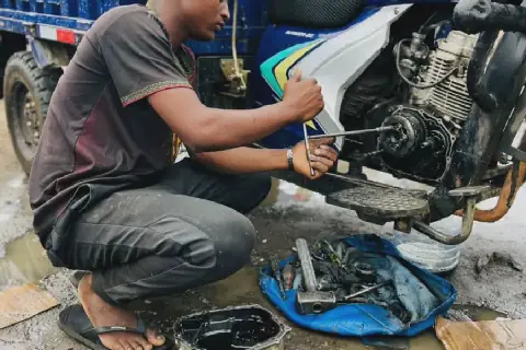 Mali's Modibo Diallo: A Young Mechanic Revolutionizing His Trade in Bamako