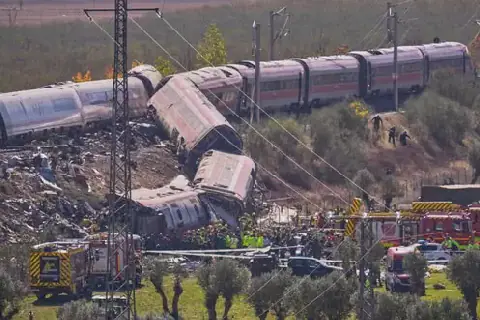 Espagne: une collision entre deux trains à grande vitesse fait au moins 30 morts