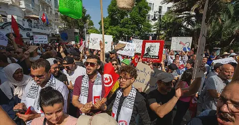 Tunisian journalist Zied el-Heni sentenced to four years in jail on terrorism charges