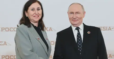 Putin Hosts Tunisian Prime Minister at Kremlin