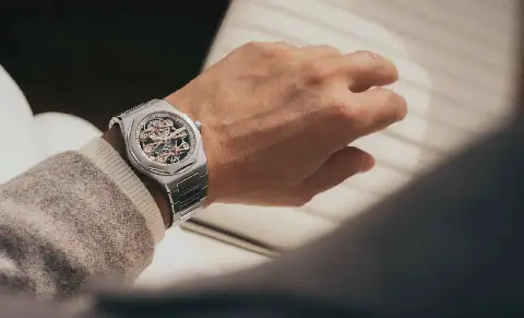 Girard-Perregaux Laureato Fifty Three Gold Bridges
